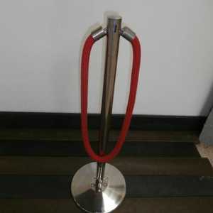 Keyhole Rope And Post Barriers